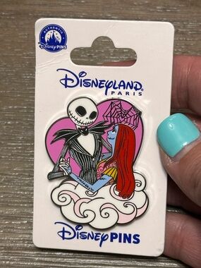 Disneyland Paris Jack & Sally Kissing Heart 2026 Nightmare Before Christmas Pin